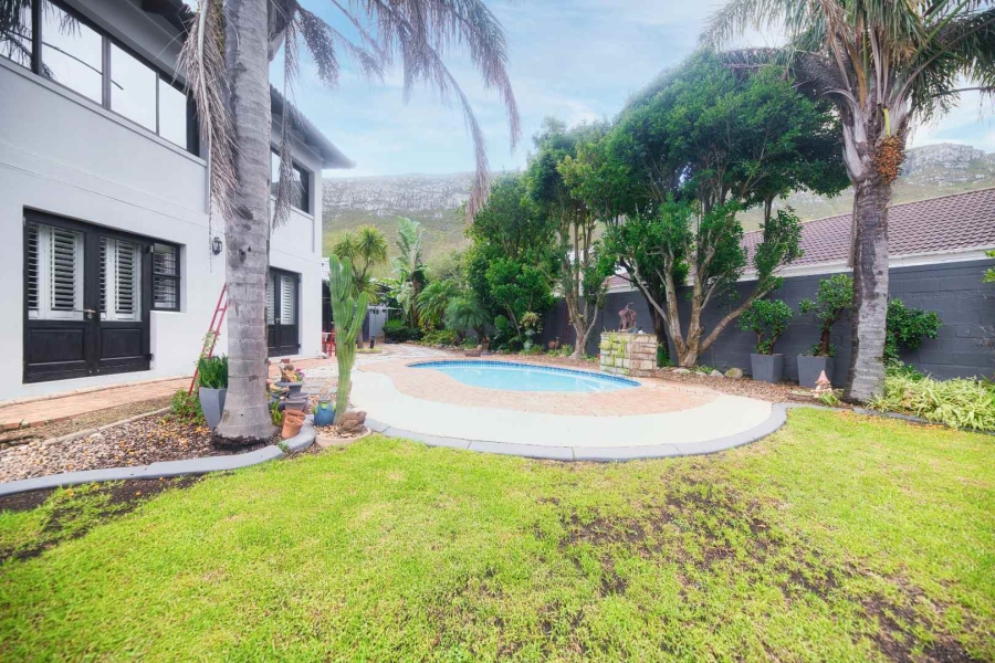 4 Bedroom Property for Sale in Hermanus Heights Western Cape